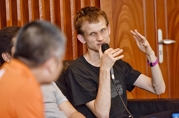 Vitalik Buterin chia sẻ về tương lai tiền điện tử trong một sự kiện tại Việt Nam vào tháng 9/2018.